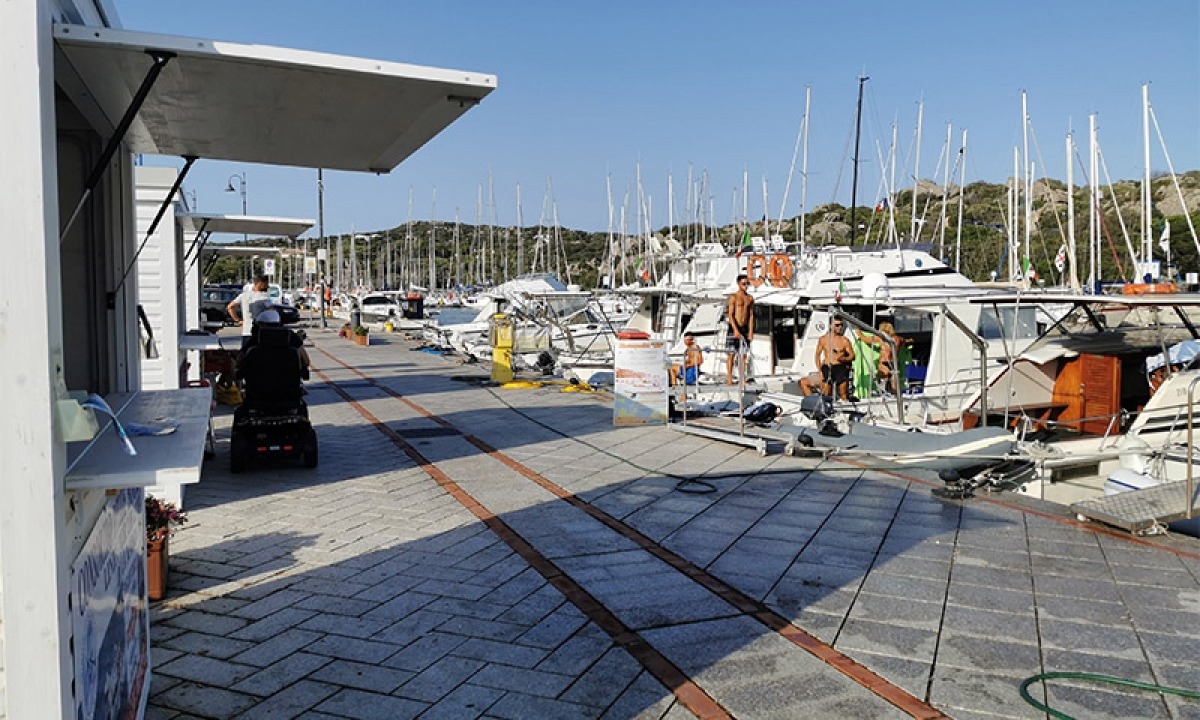 Imbarco per le gite Da qui ci si imbarca per le gite alle isole dell`arcipelago corso e di quello della Maddalena